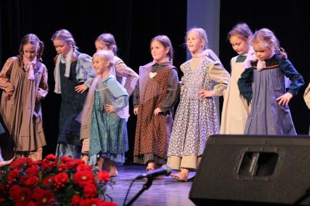 Ples in glasba izpod kamniških planin v izvedbi Folklorne skupine Kamnik in njihovih prijateljev  (10)